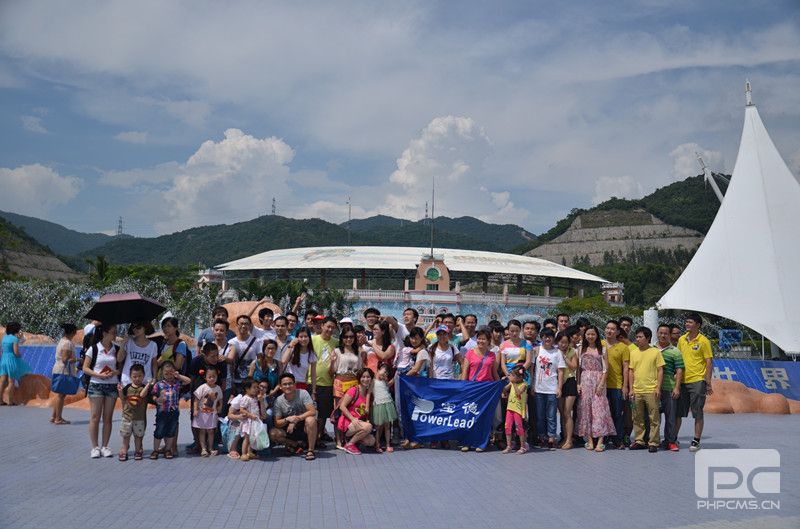 寿星合影宝德员工生日会